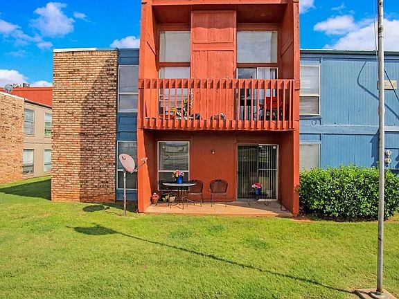 3rd image of 403 W Silverwood Dr #100