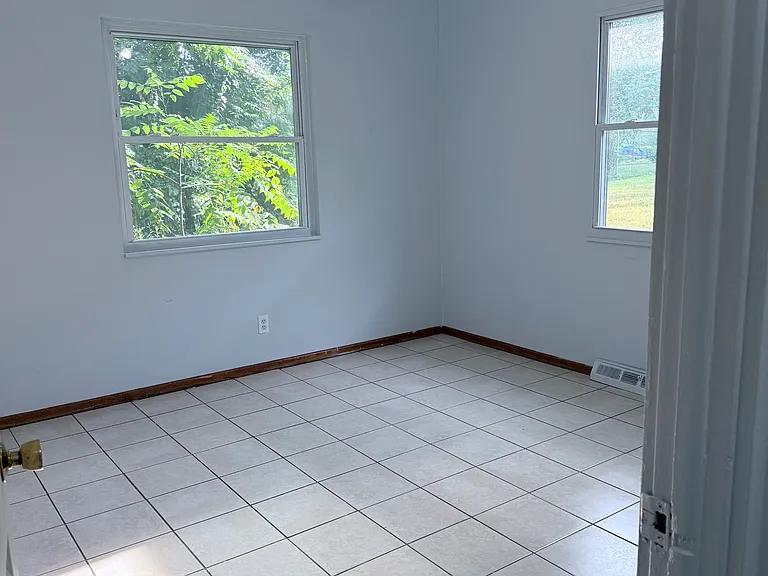 1634 Merrill Ave — Photo 8