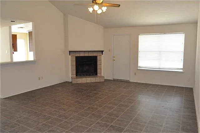 2119 Fountain Dr — Photo 5