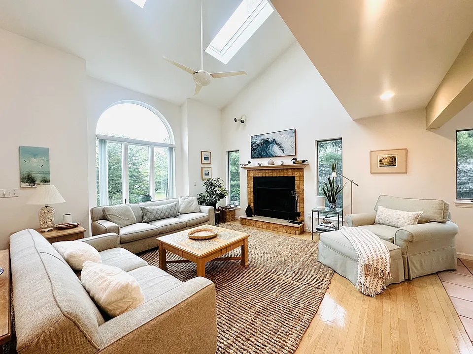 40 Hilltop Rd