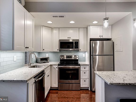 4th image of 1808 Queens Ln Unit 4-216