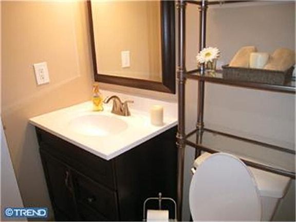 4th image of 802 Lindsley Ct