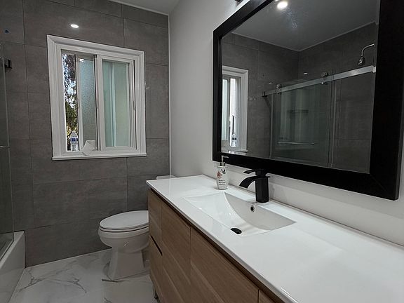 4th image of 5904 Cahuenga Blvd APT B