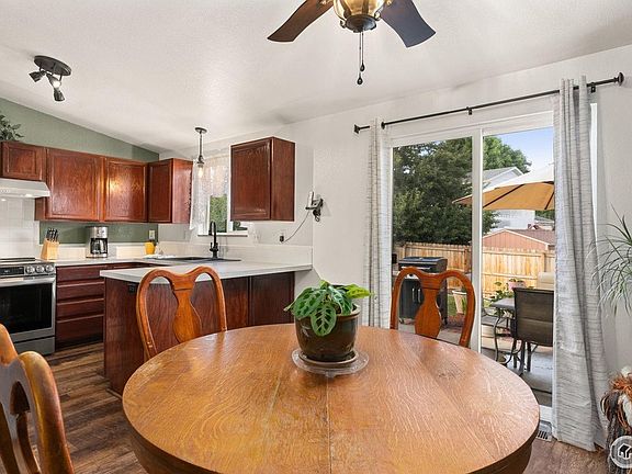 5th image of 587 Sherri Dr