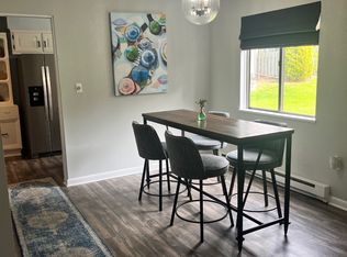 8 Harbour Vlg #8B, Branford, CT 06405