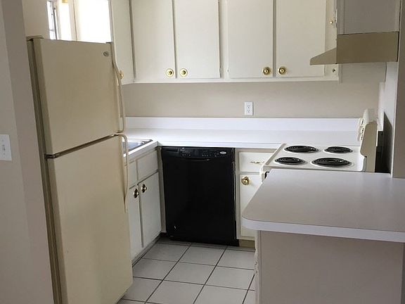 3rd image of 2720 NE 52nd Ct #C8