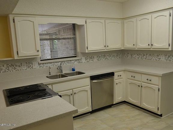 2nd image of 1662 Sheffield Pl