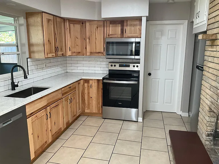 4250 Deerfield Dr — Photo 8