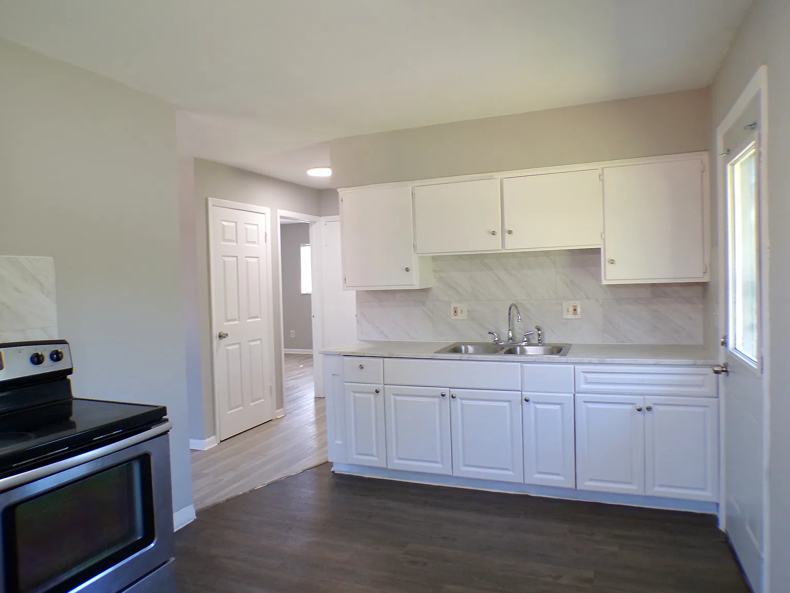 1679 Carstare Dr — Photo 4