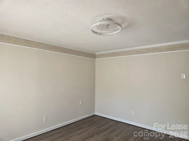 411 Town St — Photo 3