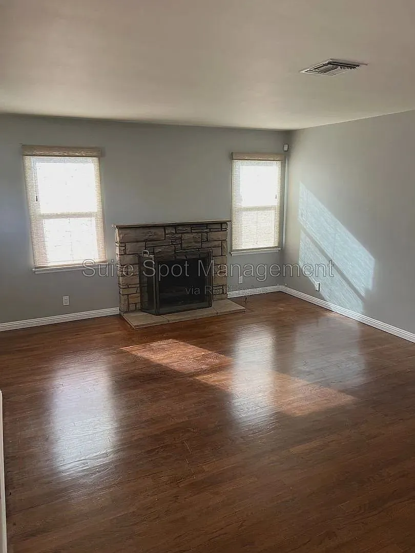 Studio, $1,200 — Photo 4