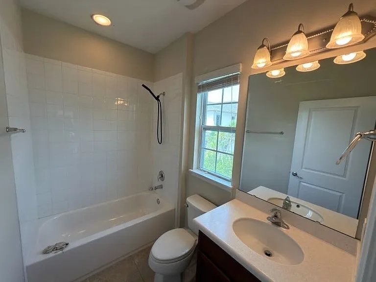 14212 Corrigan Ave — Photo 8