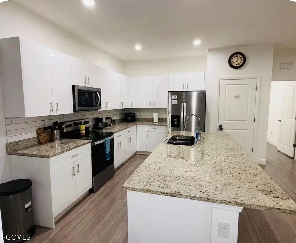 3 bed, 2.0 bath, 1731 sqft, $2,800 — Photo 4