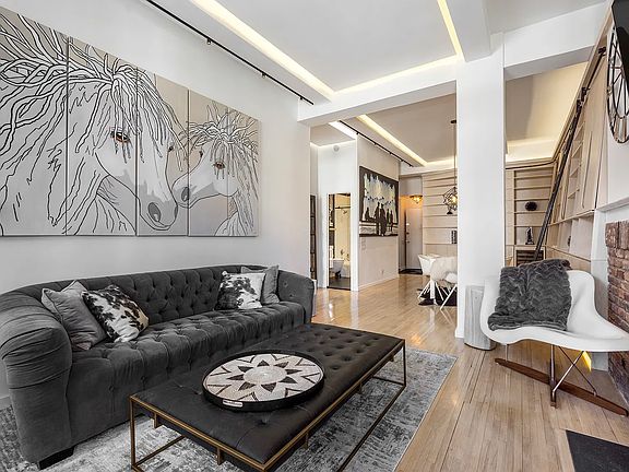 4th image of 148 W 23rd St Penthouse J