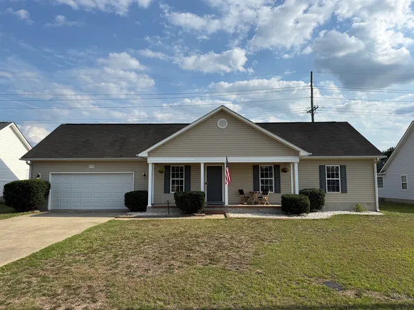 559 Cypress Pond Dr, Hope Mills, NC 28348