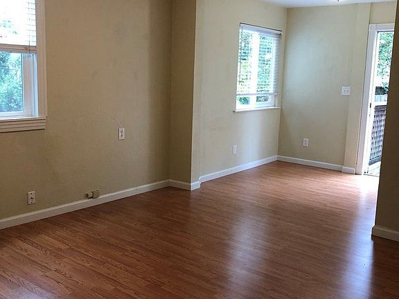 3rd image of 549 Brown St APT 4
