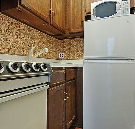 3rd image of 146 W 80th St APT 2F