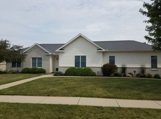 210 Whitetail Ln, Hudson, IL 61748