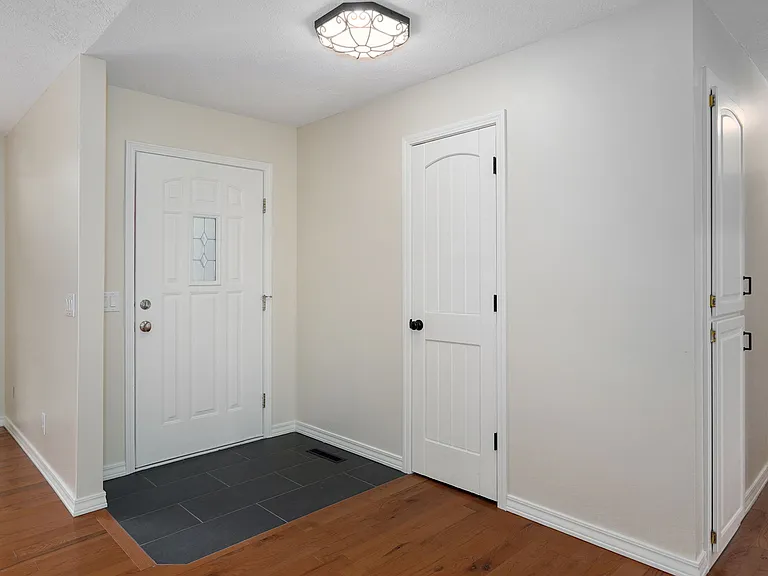2921 S Eldon Ave — Photo 4