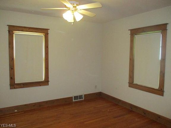 2nd image of 448 Hiwood Ave