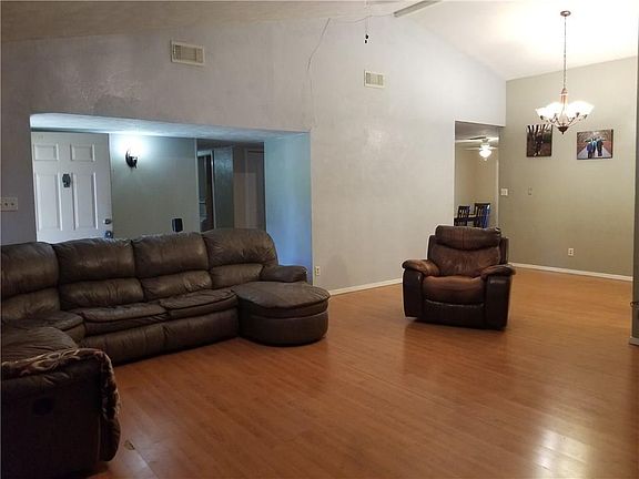 3rd image of 1720 Culberson Dr