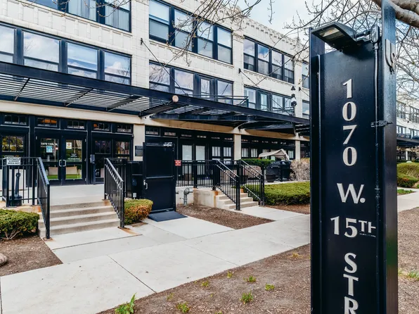 1070 W 15th St Unit 202, Chicago, IL 60608