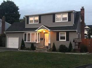 402 N Ontario Ave, Lindenhurst, NY
