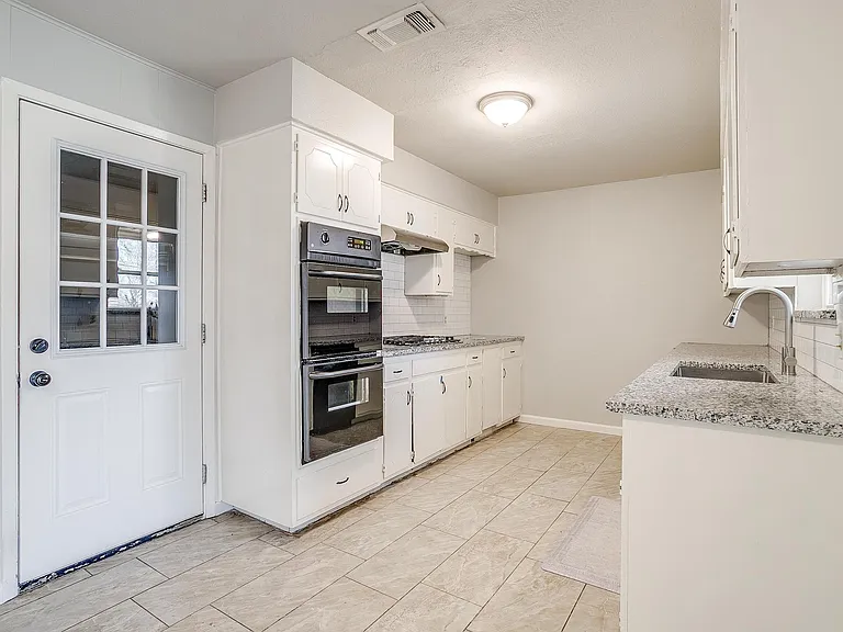109 SE Dian St — Photo 20