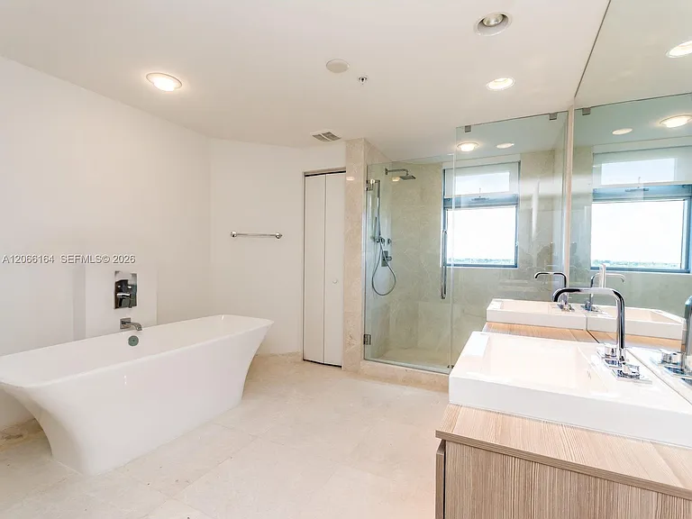 17301 Biscayne Blvd #1004 — Photo 12
