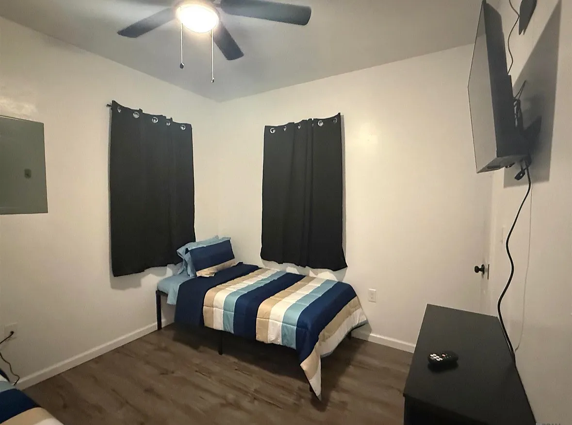 3 bed, 754 sqft, $1,400 — Photo 2