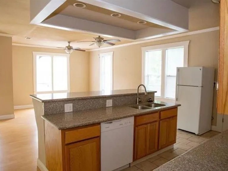 128 E Gregg St — Photo 6