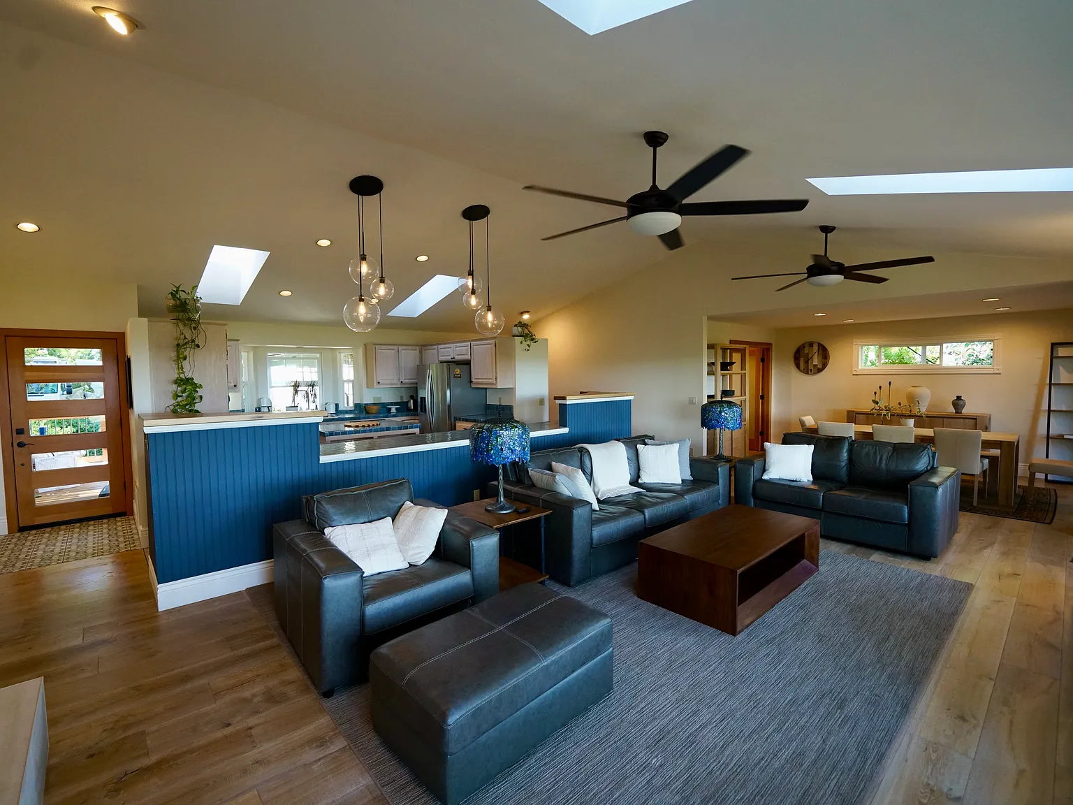 3 bed, 2500 sqft, $4,500 — Photo 3