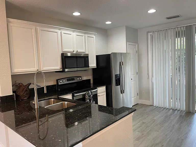 4441 SW 49th Ave — Photo 11