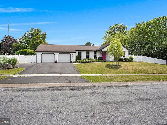 2nd image of 1098 Hillview Ln