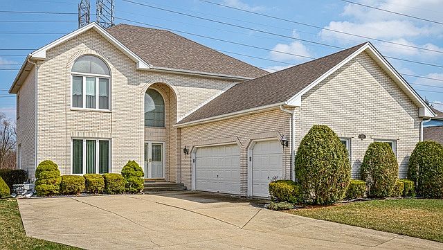 1st image of 830 Kylemore Dr