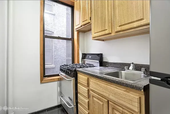 Rented by Douglas Elliman | media 11