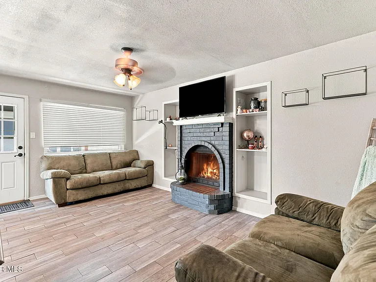 2437 Fletcher Pl — Photo 25