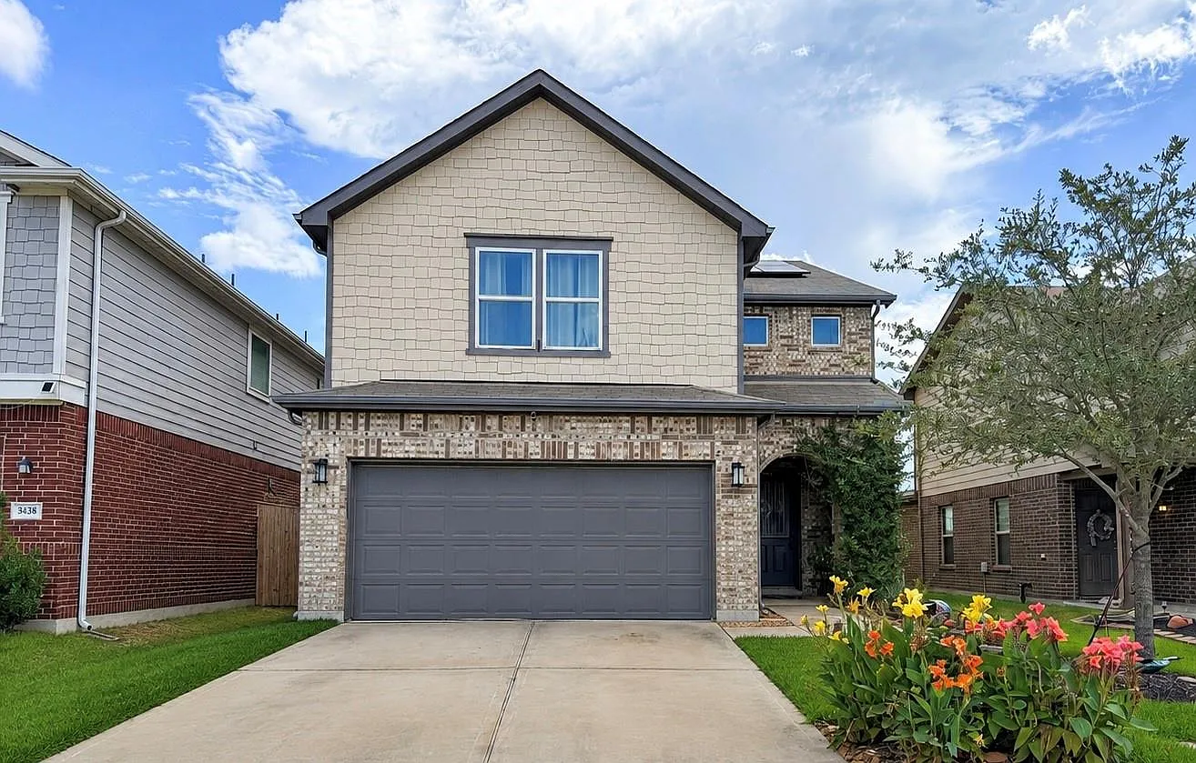 5 bed, 3.0 bath, 2680 sqft, $2,800 — Photo 1