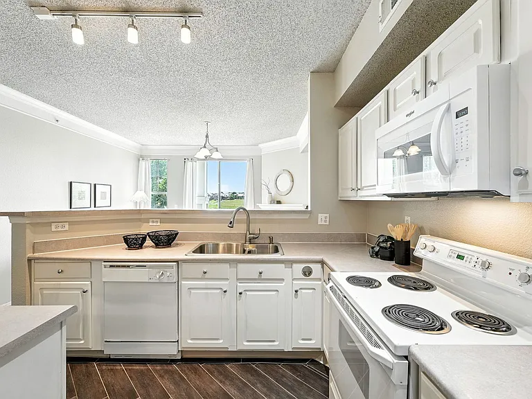 1876 Mallard Dr — Photo 9