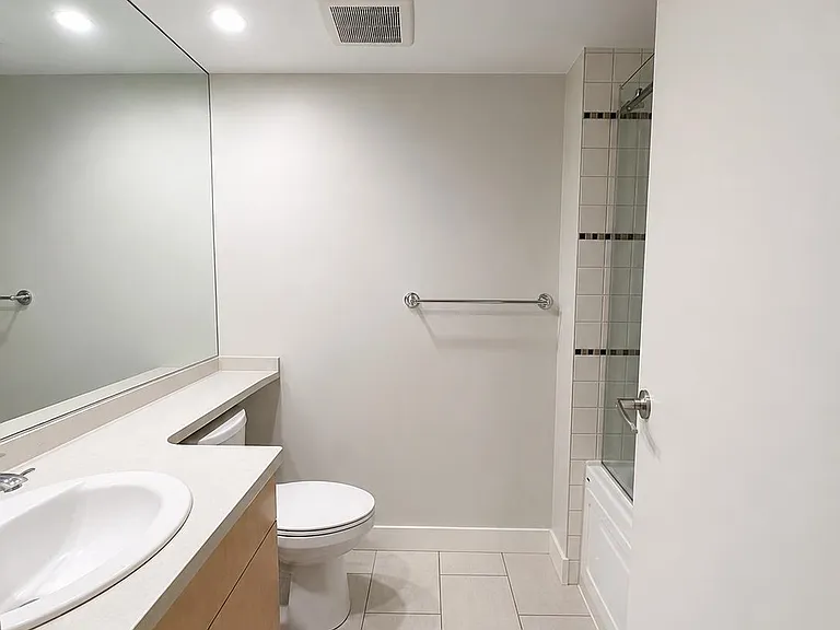 1033 Marinaside Cres #1802 — Photo 10
