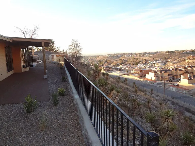 320 Barbaree Dr — Photo 15