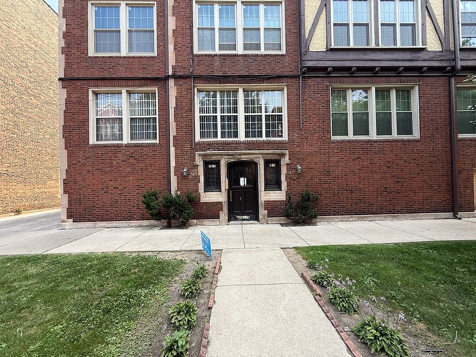 1st image of 7015 S Paxton Ave #101