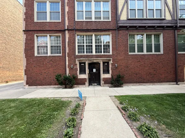 7015 S Paxton Ave #101, Chicago, IL 60649