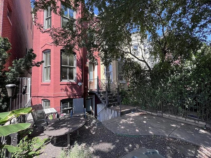 2 bed, 2.5 bath, 1262 sqft, $4,459 — Photo 1