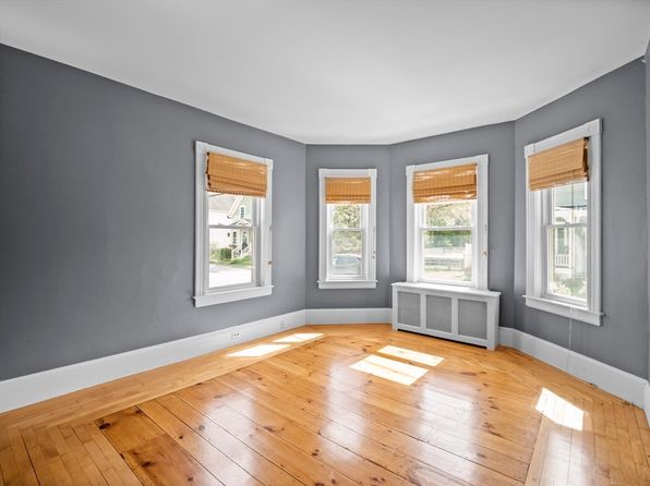 19 Evergreen St, Chelmsford, MA 01824