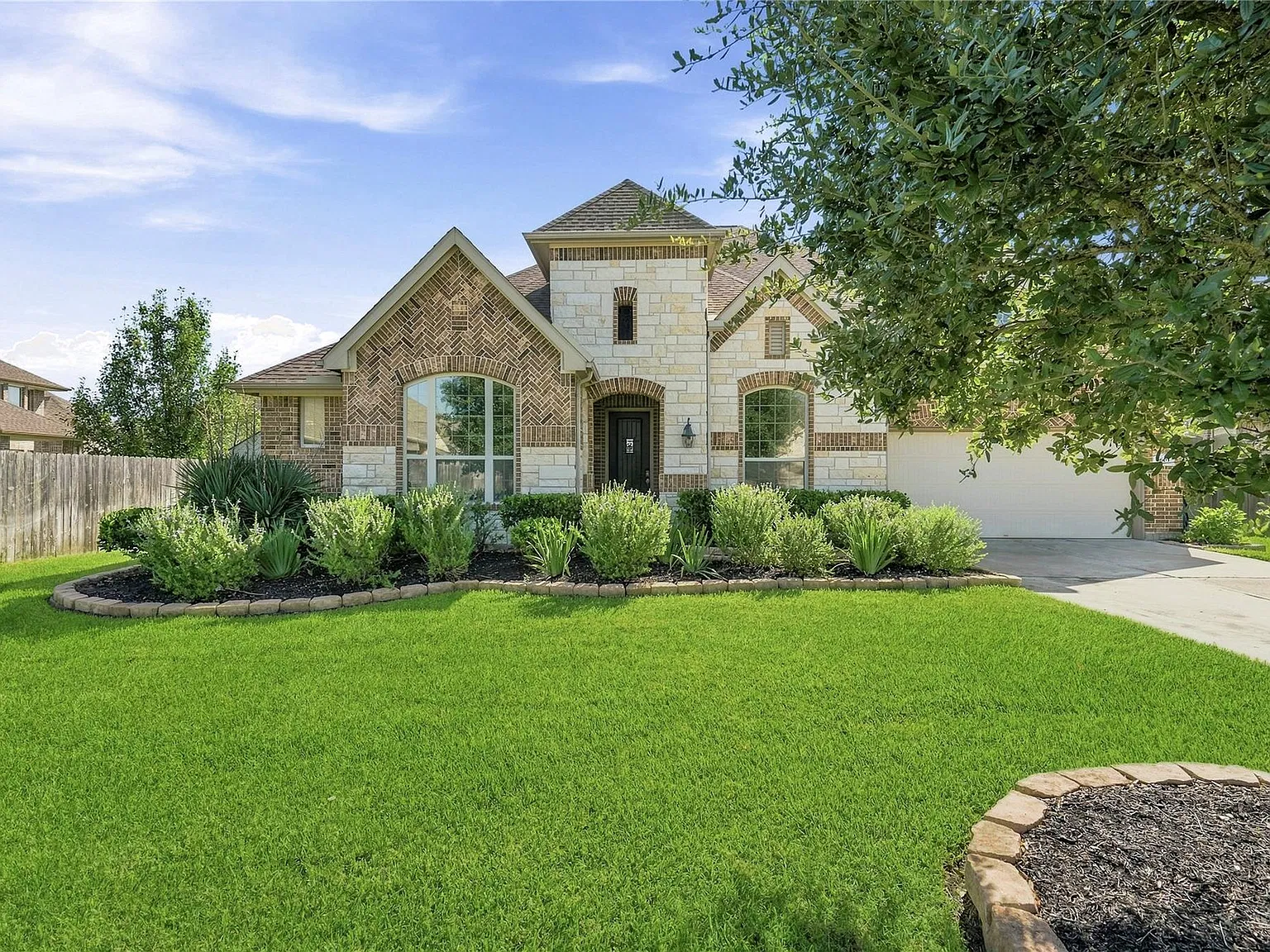 4 bed, 3.5 bath, 3529 sqft, $4,500 — Photo 2