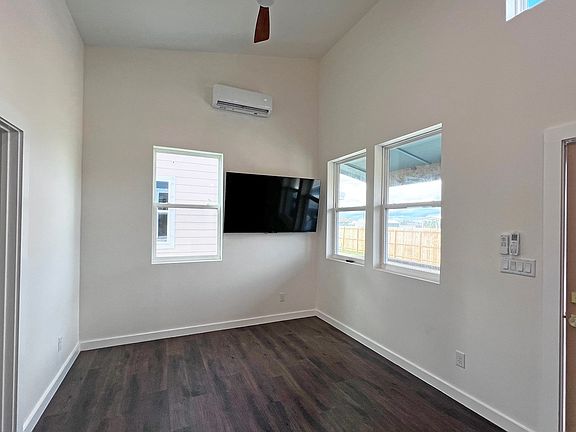 5th image of 110 Landry Cir