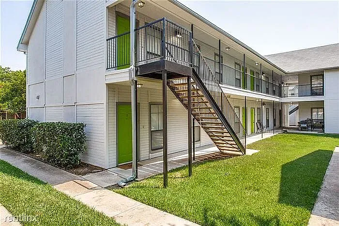 1005 N Austin St #7 — Photo 7