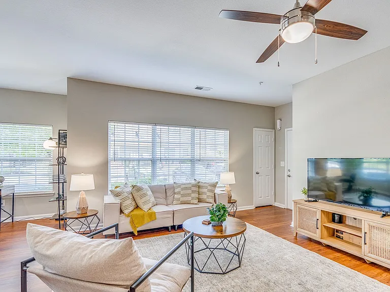 Vintage Retreat Apartments — Photo 2