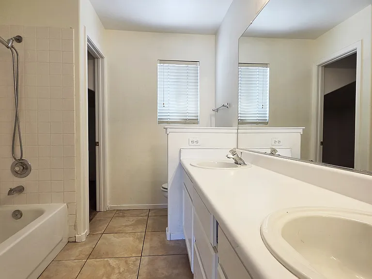 1900 Villa Vista Way — Photo 18